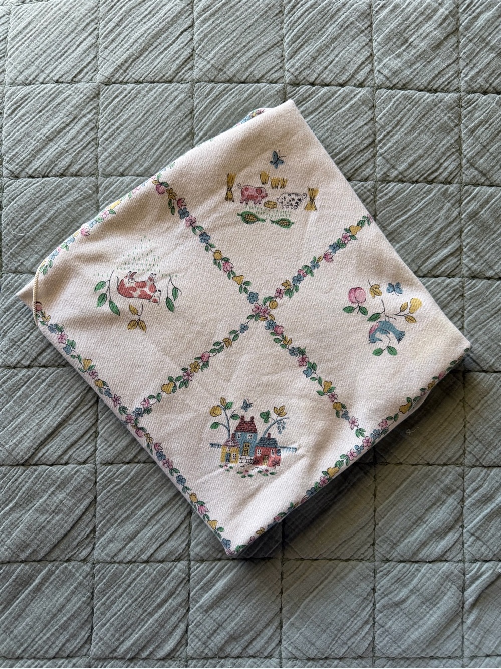 Vintage International Design Co. “Heartland” Round Tablecloth